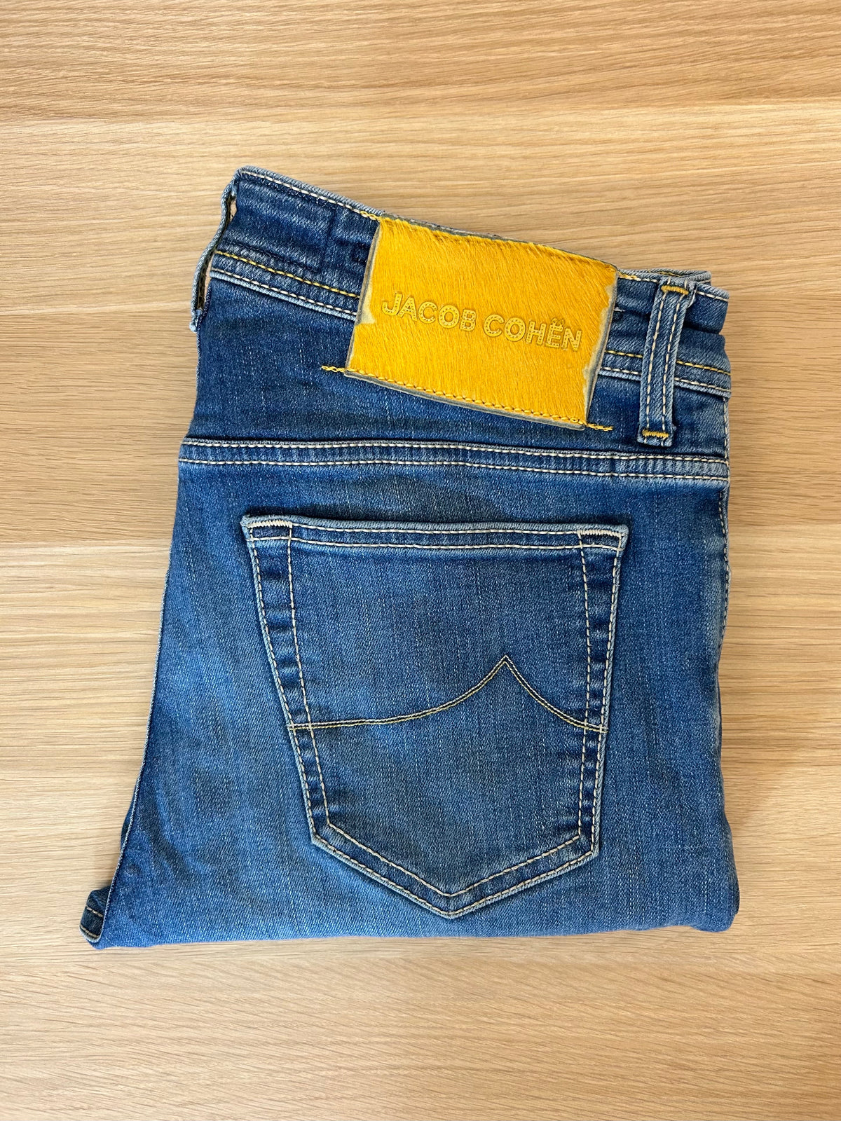 Jacob Cohën jeans - Bard Yellow Patch Mid Blue Wash