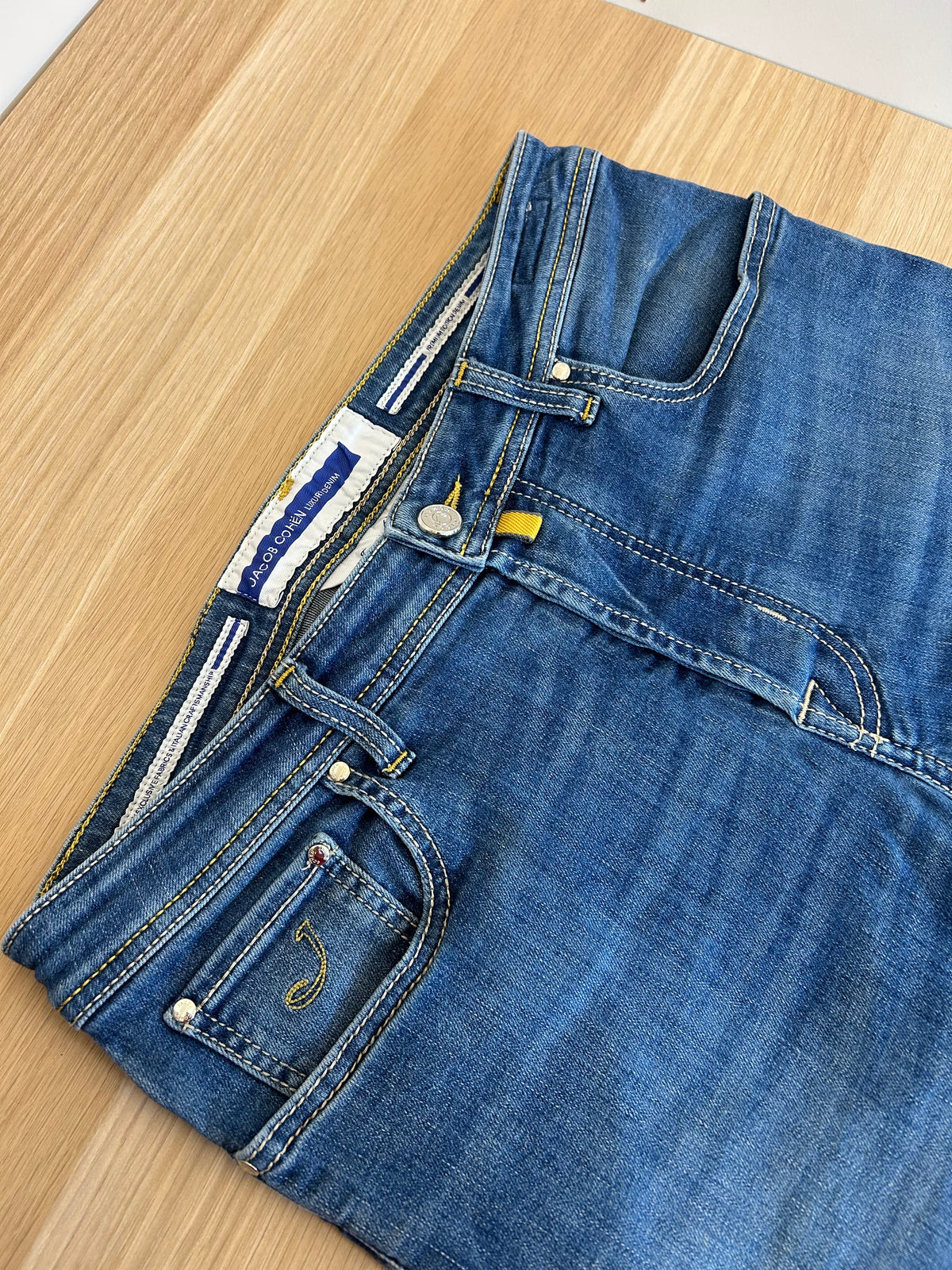 Jacob Cohën jeans - Bard Yellow Patch Mid Blue Wash