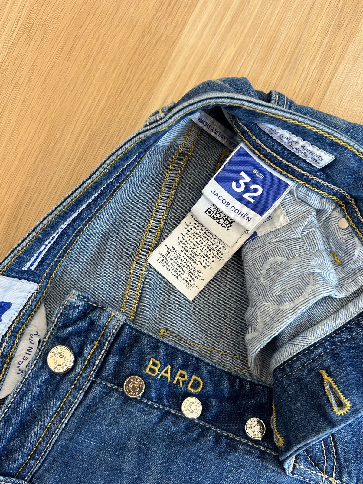 Jacob Cohën jeans - Bard Yellow Patch Mid Blue Wash