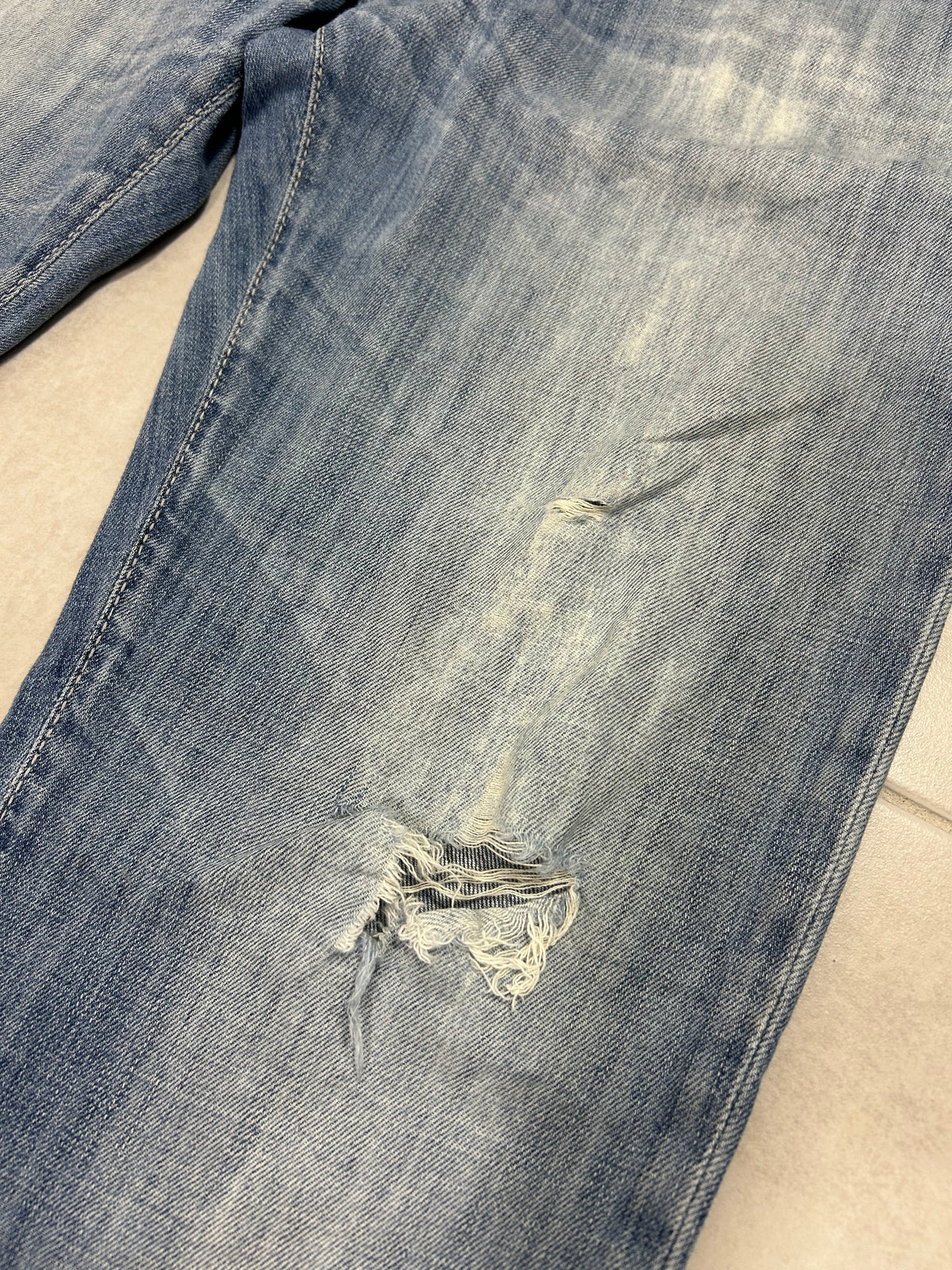 Jacob Cohën jeans - 688 Comfort Distressed Light Blue Wash